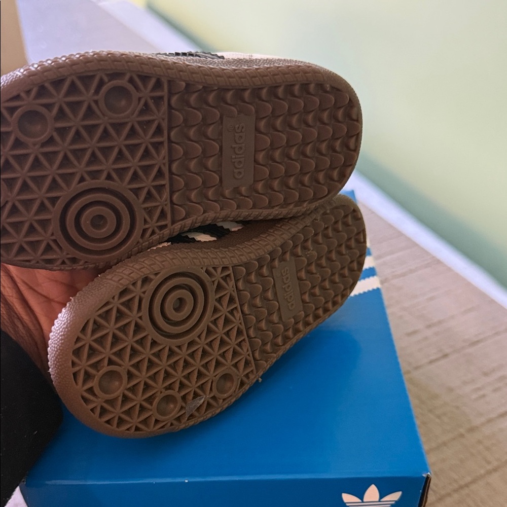 Adidas Kids Sneakers - White, Black, and Gray - Picture 4 of 4